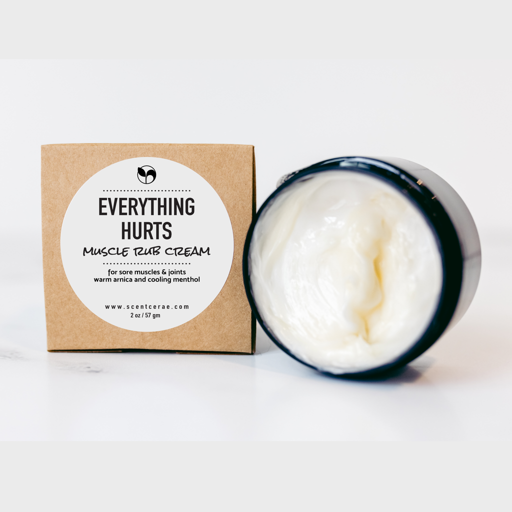 EVERYTHING HURTS Muscle Rub sur pot de crème