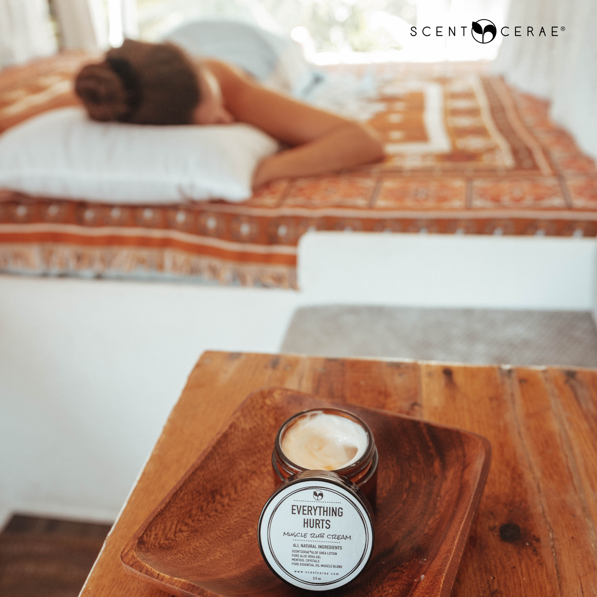 EVERYTHING HURTS Muscle Rub sur pot de crème